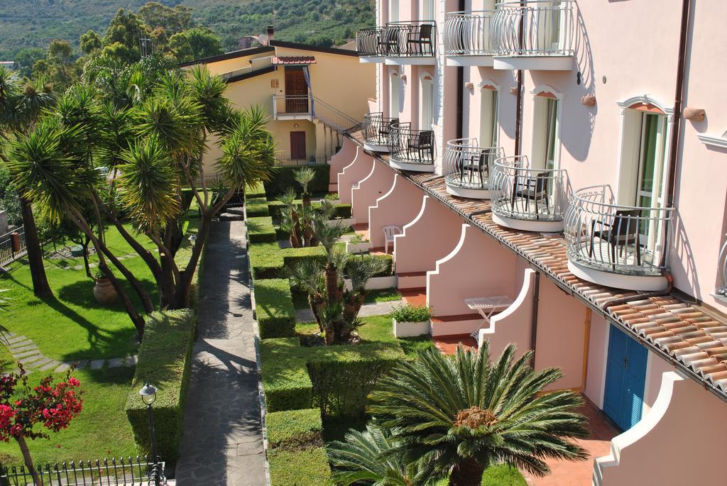 Hotel Ristorante Borgo La Tana Maratea Exterior foto